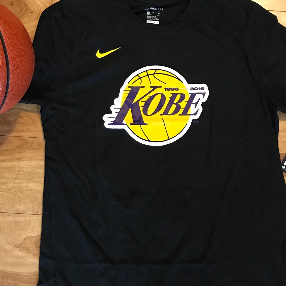 Kobe NBA Nike Men’s Laker logo T-shirt